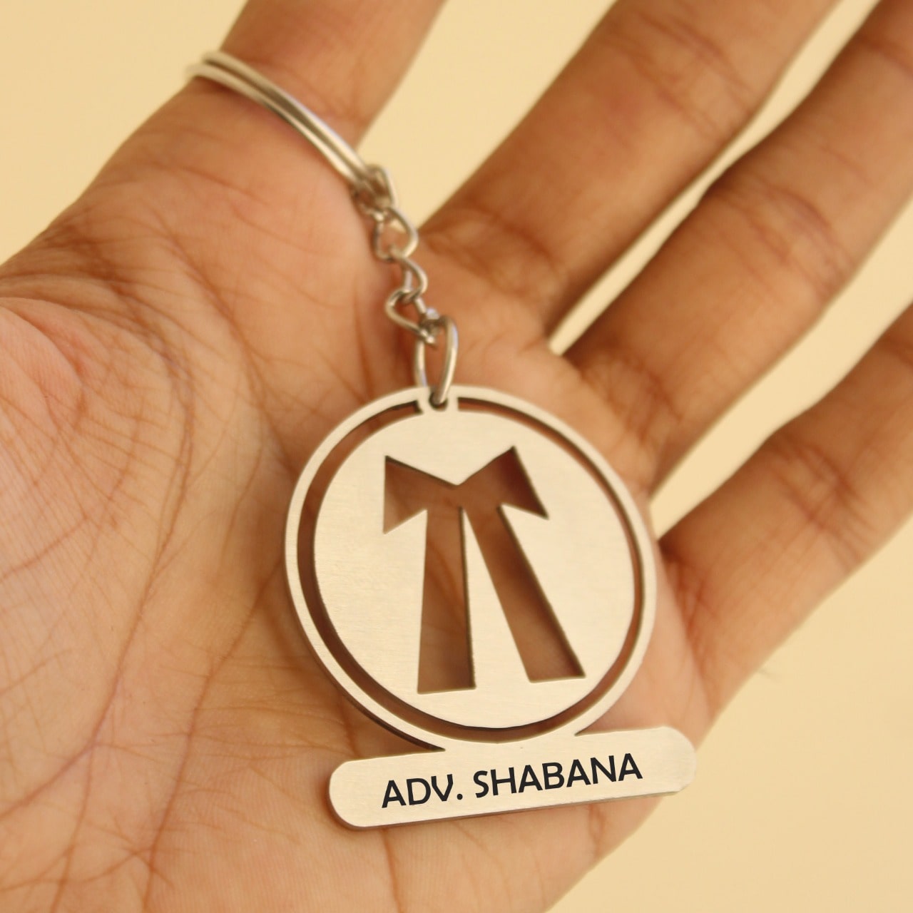 https://vivagifts.in/wp-content/uploads/2022/02/Best-Gift-For-Advocate-Personalized-Advocate-Keychain.jpeg