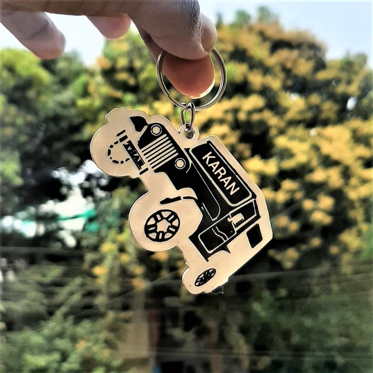 https://vivagifts.in/wp-content/uploads/2022/03/Customized-Car-Keychain-Thar-Keychain.jpeg