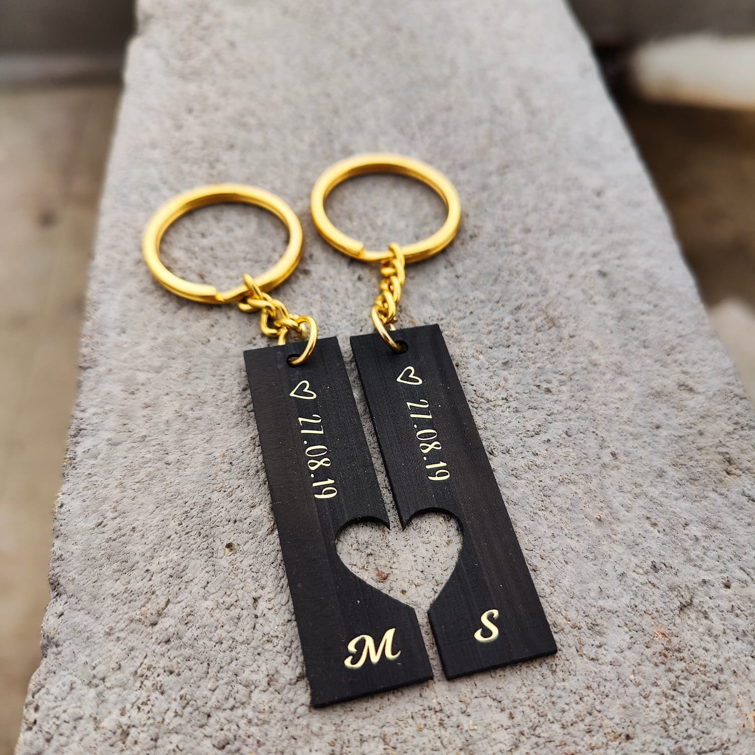 https://vivagifts.in/wp-content/uploads/2023/01/Valentines-Day-Gift-For-Love-Couple-Keychain-Valentine-Day-Gift-For-Him-Valentine-Gift-For-Her-1.jpeg