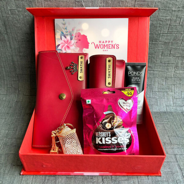 A Hamper full of Pampering Gifts for Your Close one's Birthday, Mother's  Day, Women's Day and more. | Delhi NCR