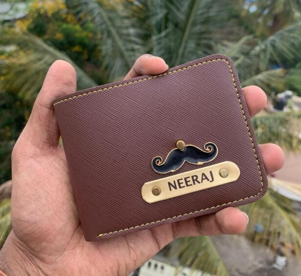 Considered to be the most essential accessory for men, a classy wallet that feels comfortable in your pocket. You can customize your wallet by choose your favorite color and then adding your name, charm on the wallet.