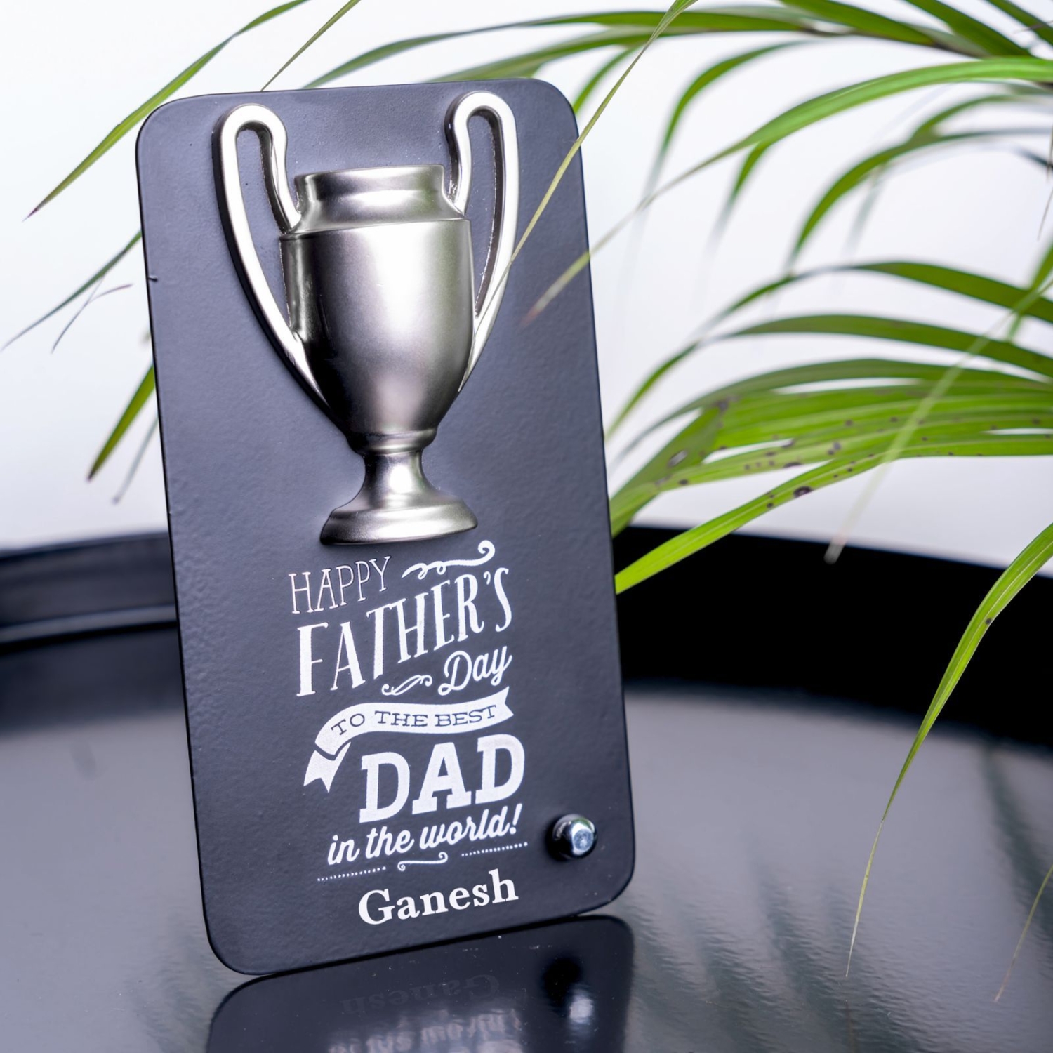 Metal trophy 1.0 The customized metal trophy for Father's Day is a striking and meaningful gift that recognizes and honors the exceptional qualities of fatherhood. Expertly crafted from premium metals like brass or stainless steel, this trophy exudes elegance and prestige.