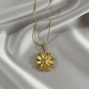 Daisy Flower Pendant Necklace - Dainty Floral Charm on Sleek Chain - Anti Tarnish