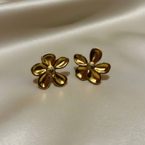Minimalist Daisy Bloom Studs - Everyday Nature Inspired Jewellery